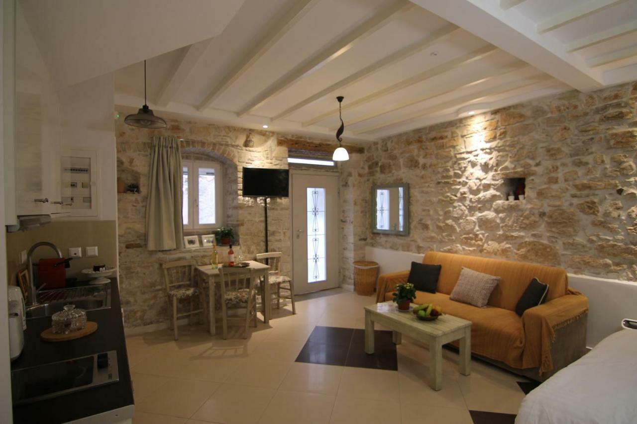 Nj Corfu Liston *