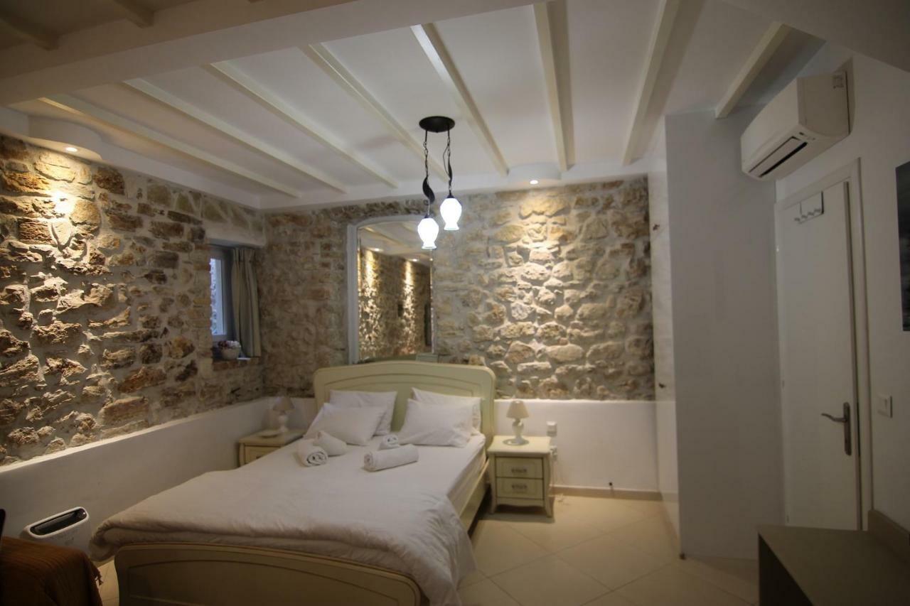 Nj Corfu Liston * Corfu (city)